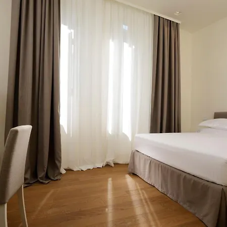 Della Posta, Boutique