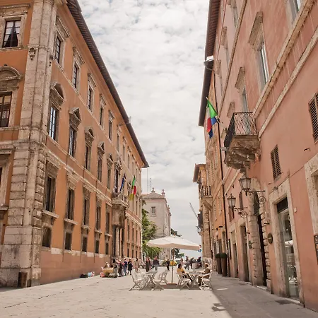 Della Posta, Boutique