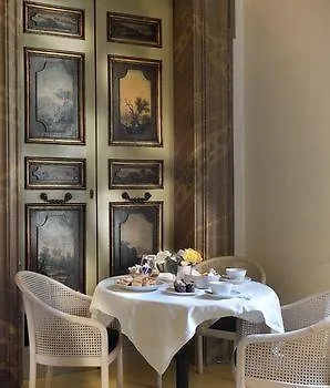 Della Posta Boutique